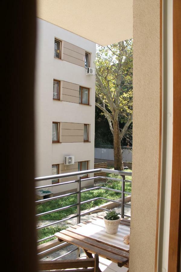 The Prince'S Neighbour Apartment Budapest With Free Garage Buitenkant foto