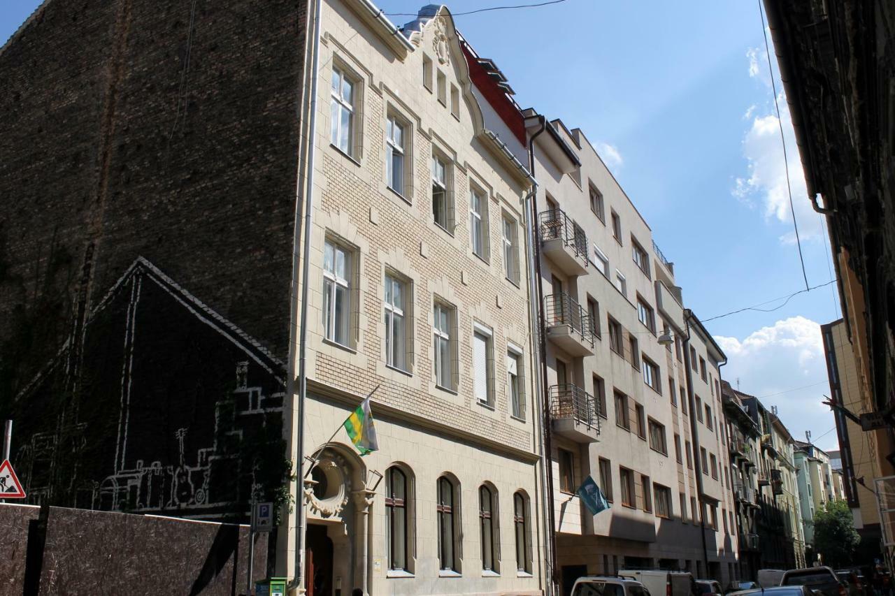 The Prince'S Neighbour Apartment Budapest With Free Garage Buitenkant foto